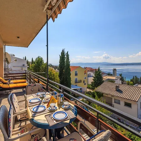 Tanja With Sea View Near Apartamento Crikvenica