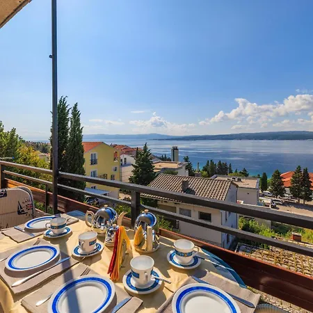 Tanja With Sea View Near Apartamento Crikvenica