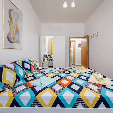 Tanja With Sea View Near Apartamento Crikvenica